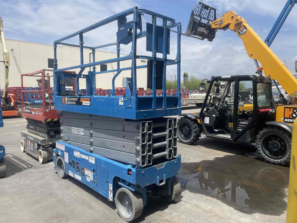 2017 Genie GS-3232