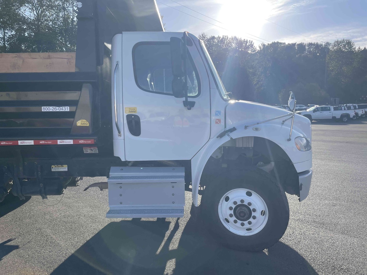 2019 Freightliner M2106-9