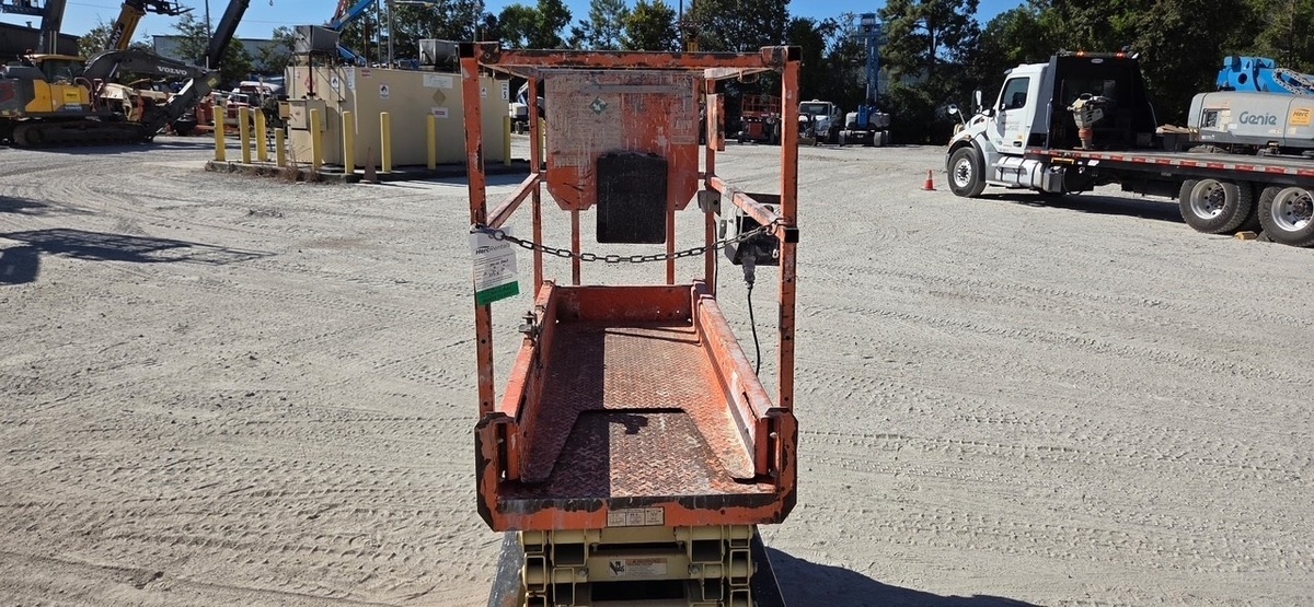 2018 JLG 1932R-8