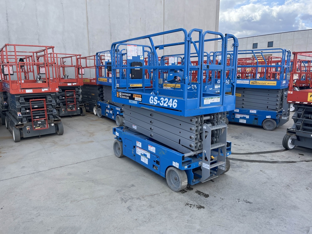 2017 Genie GS-3246-3