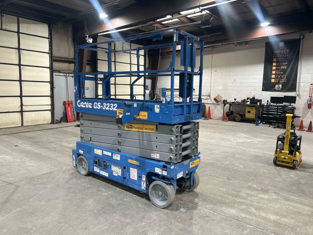 2017 Genie GS-3232