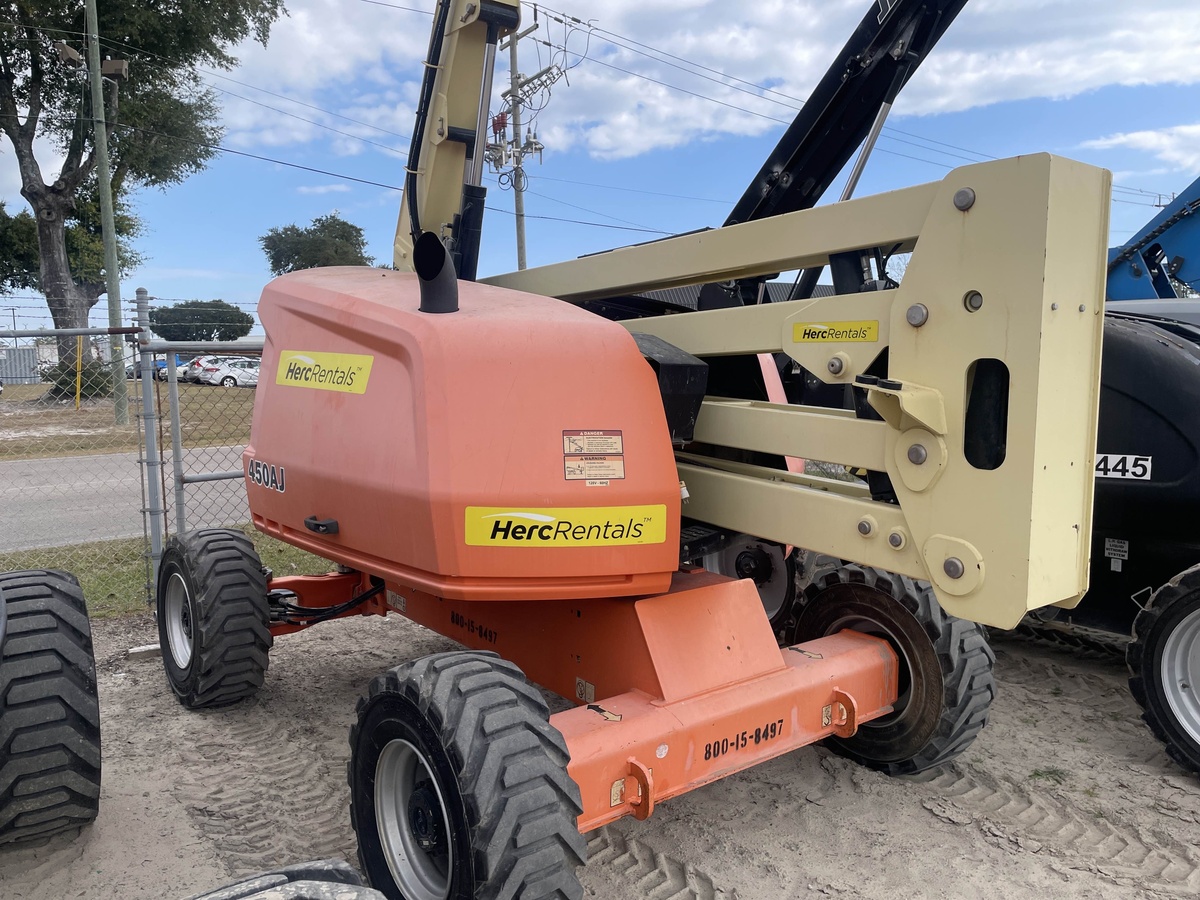 2017 JLG 450AJ-2