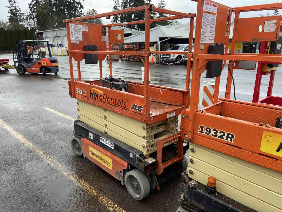 2017 JLG 1932R