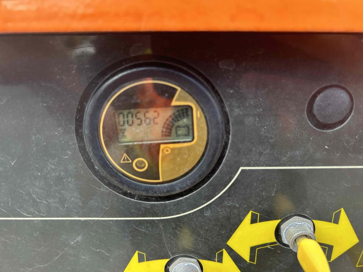 2016 JLG E300AJP