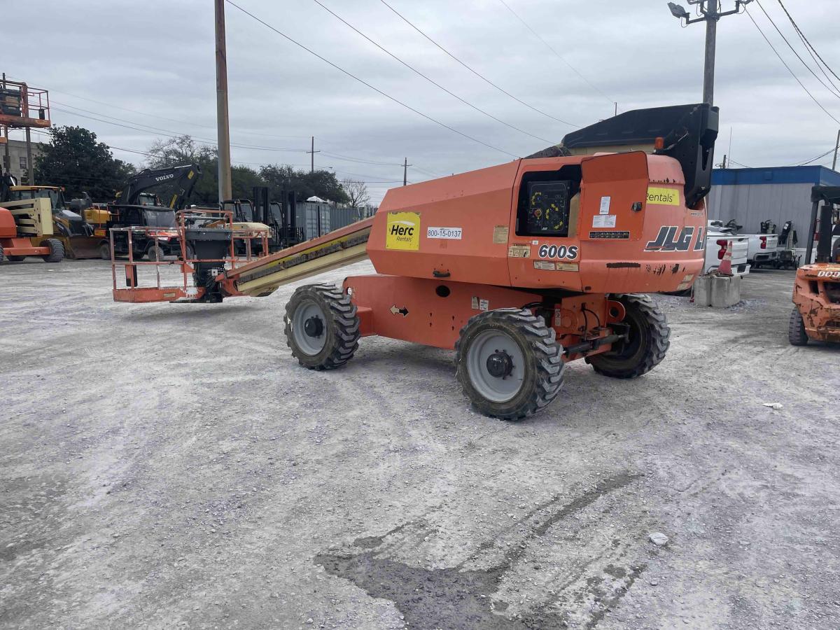 2017 JLG 600S