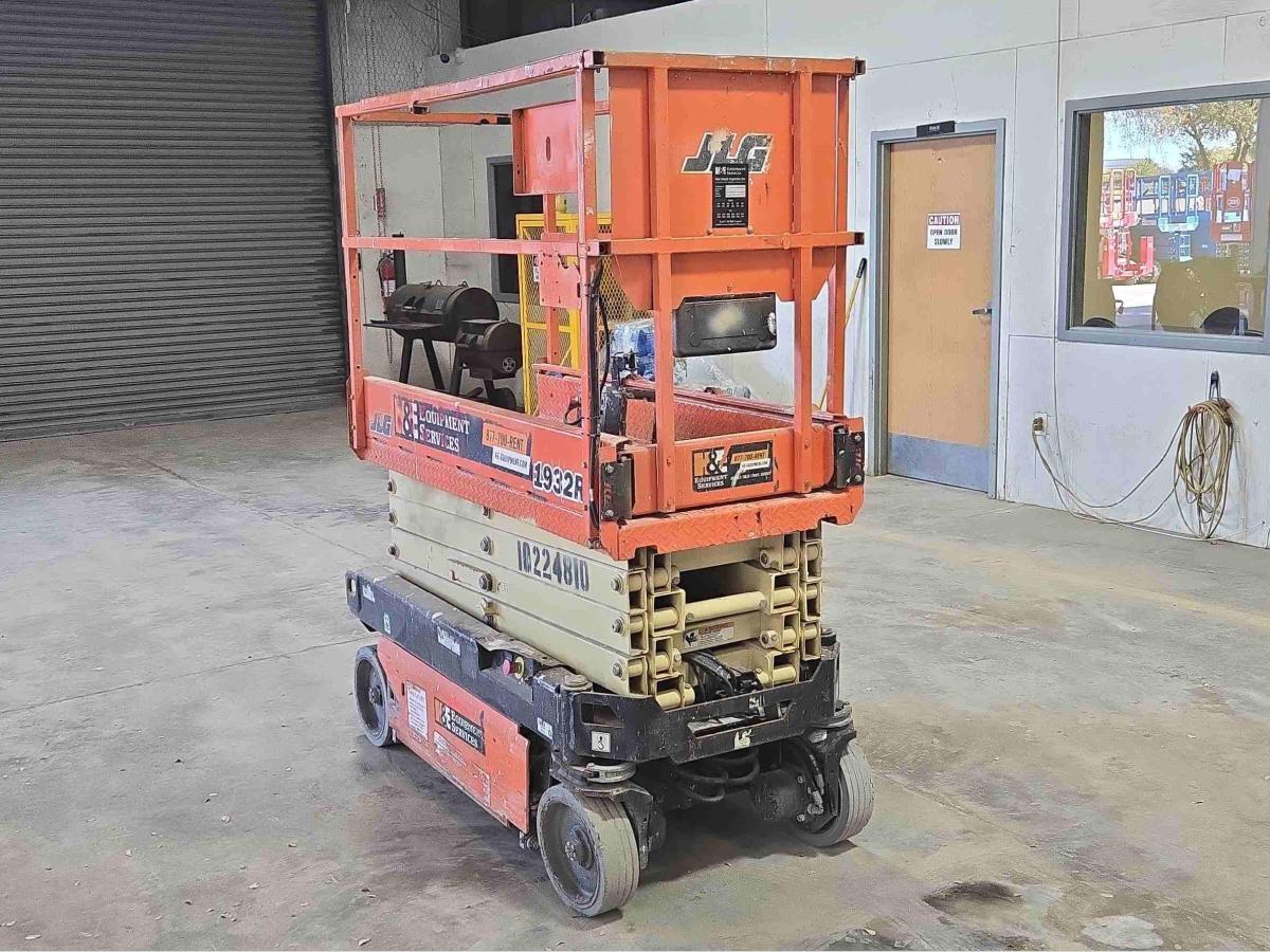 2017 JLG 1932R-2