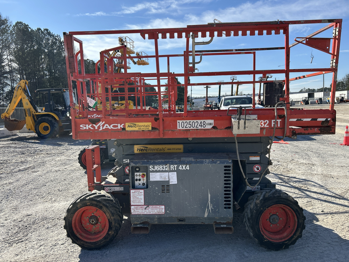 2018 Skyjack SJ-6832RT