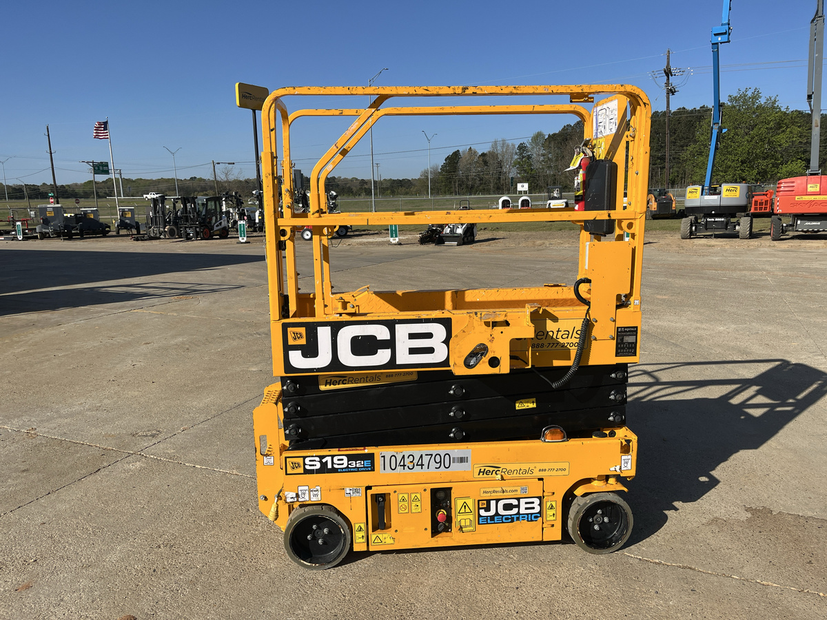 2024 JCB S1932E