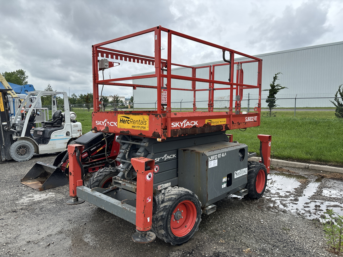 2018 Skyjack SJ-6832RT