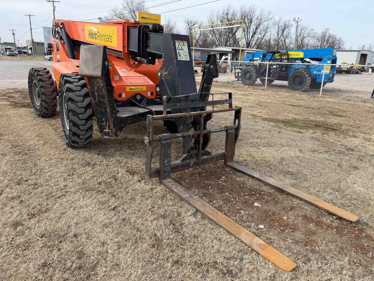 2019 SkyTrak 10042
