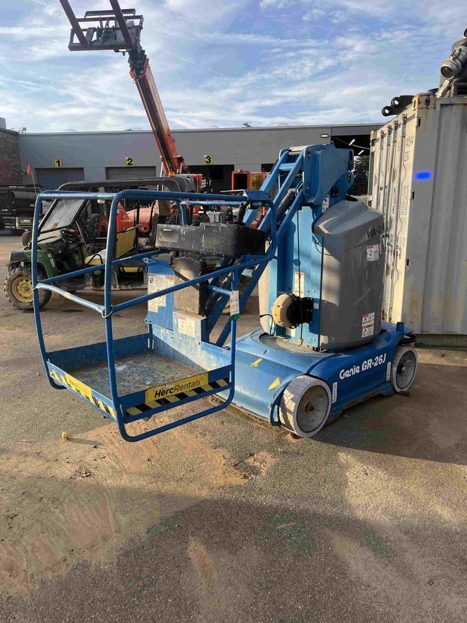 2018 Genie GR26J