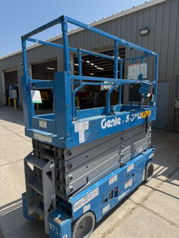 2018 Genie GS-3232