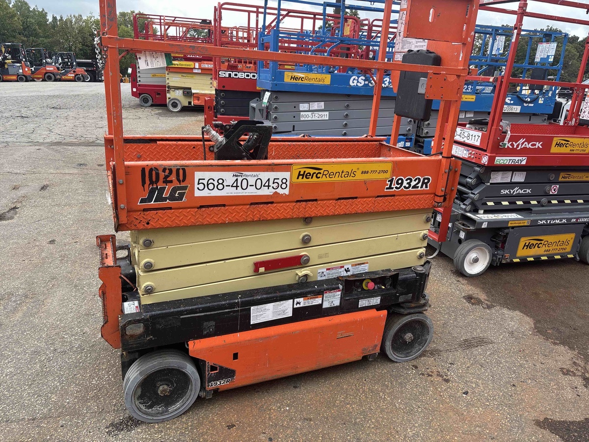 2018 JLG 1932R