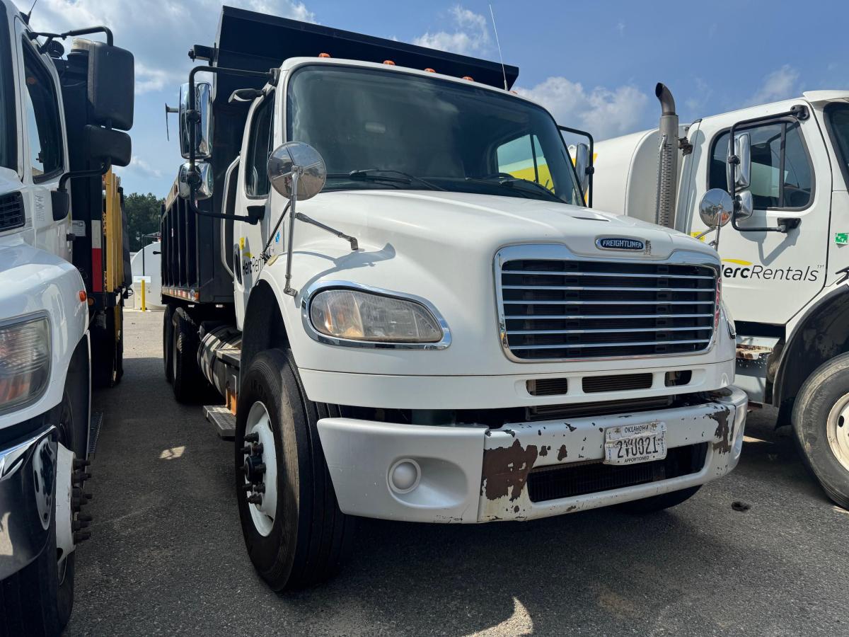 2015 Freightliner M2106-2