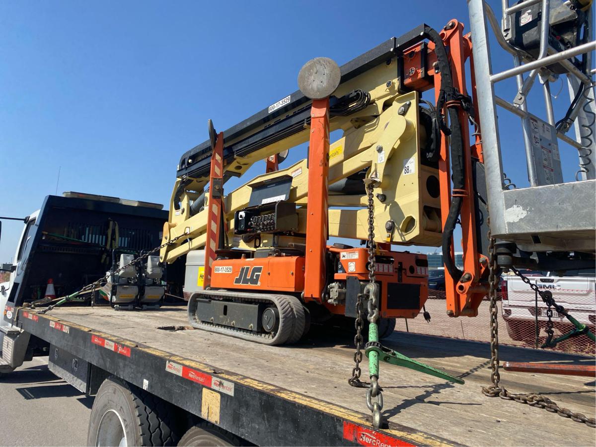 2017 JLG X600AJ