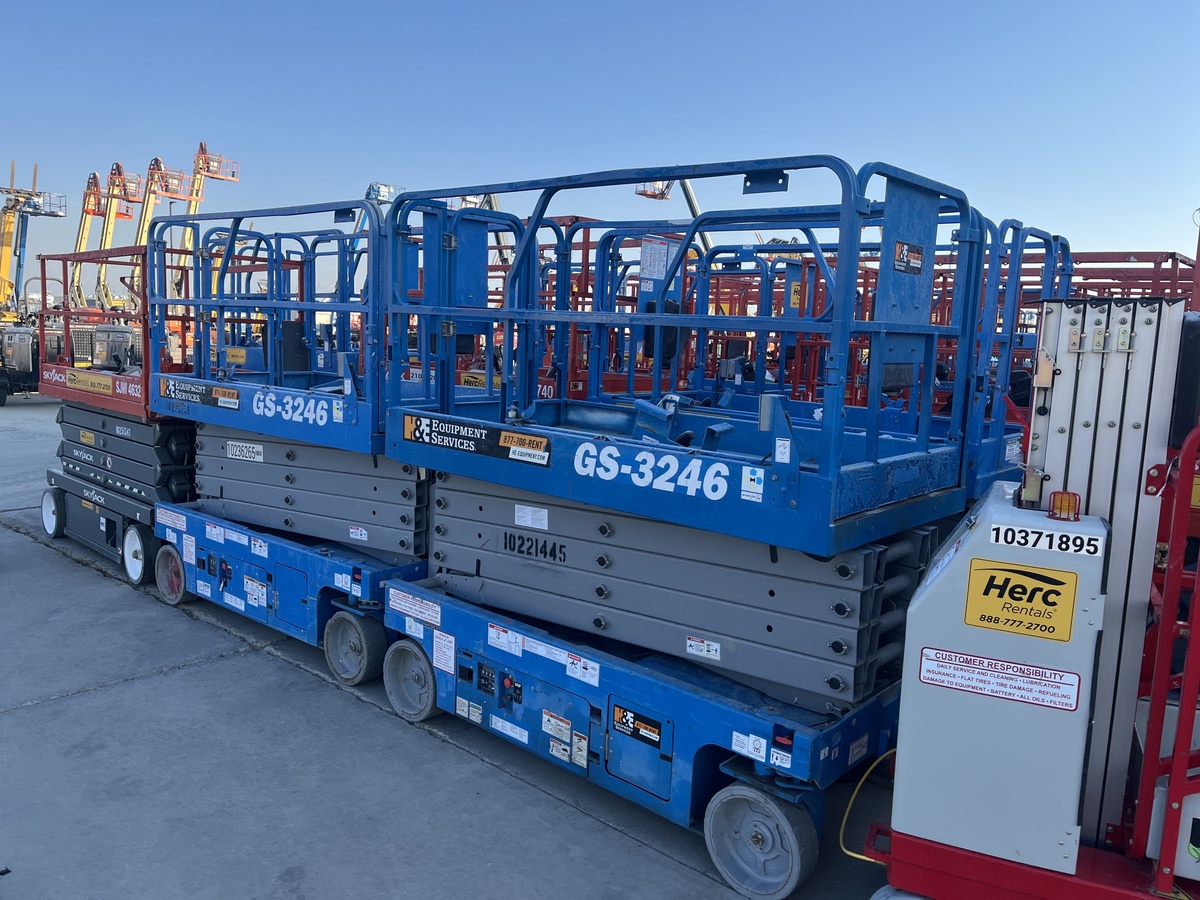 2017 Genie GS-3246