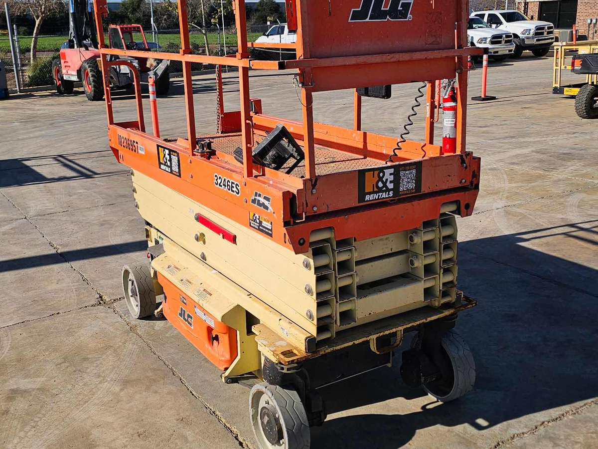2018 JLG 3246ES-5
