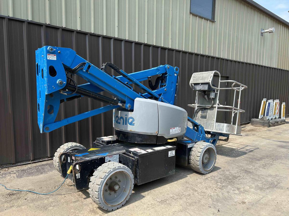 2017 Genie Z-33/18