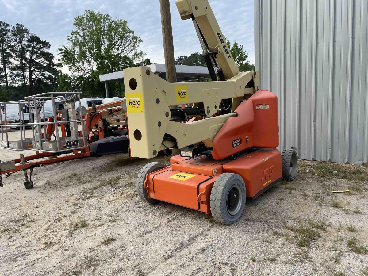 2013 JLG E400AJPN