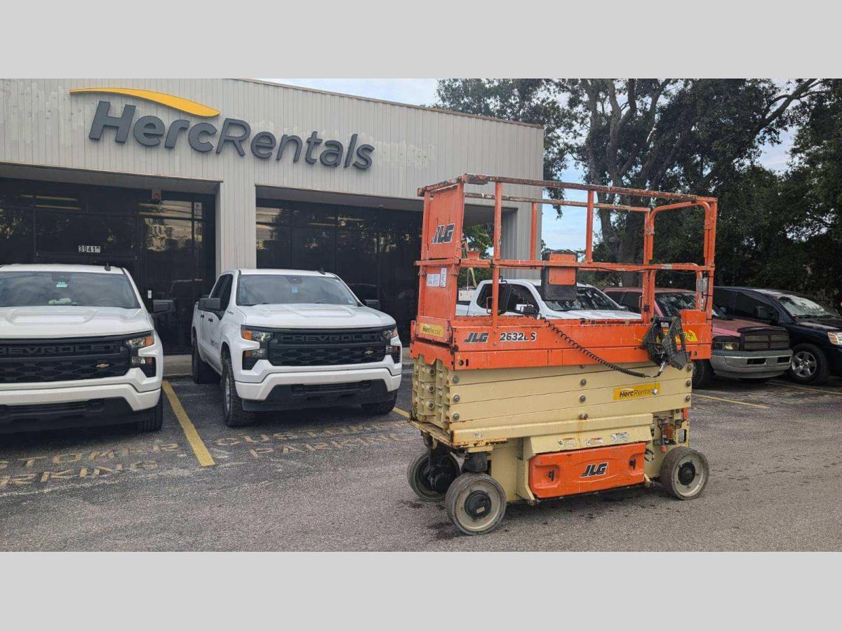 2018 JLG 2632ES-1