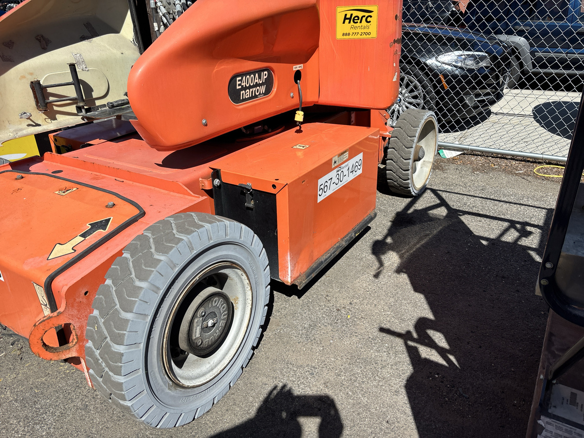 2016 JLG E400AJPN-4