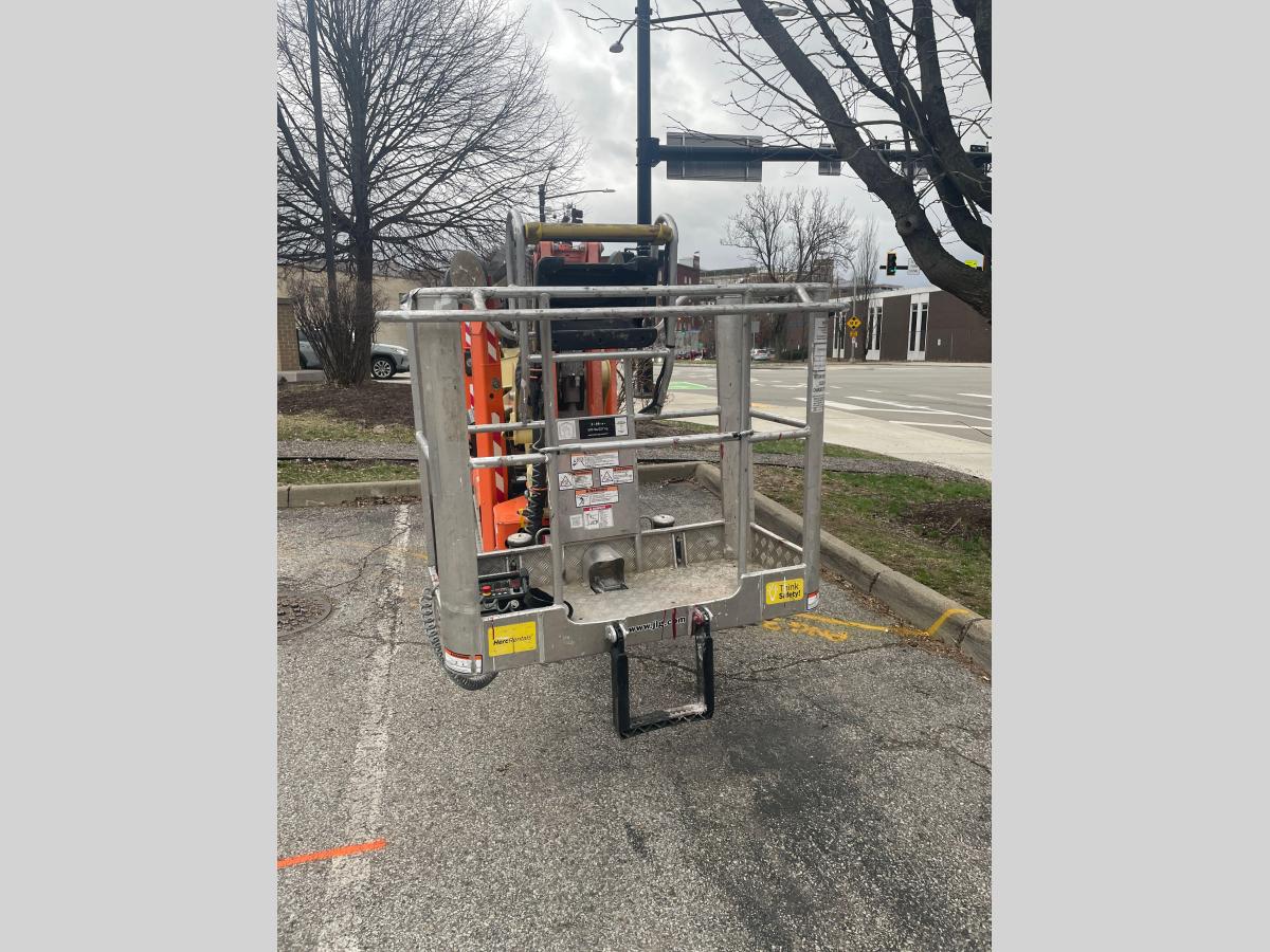 2017 JLG X600AJ
