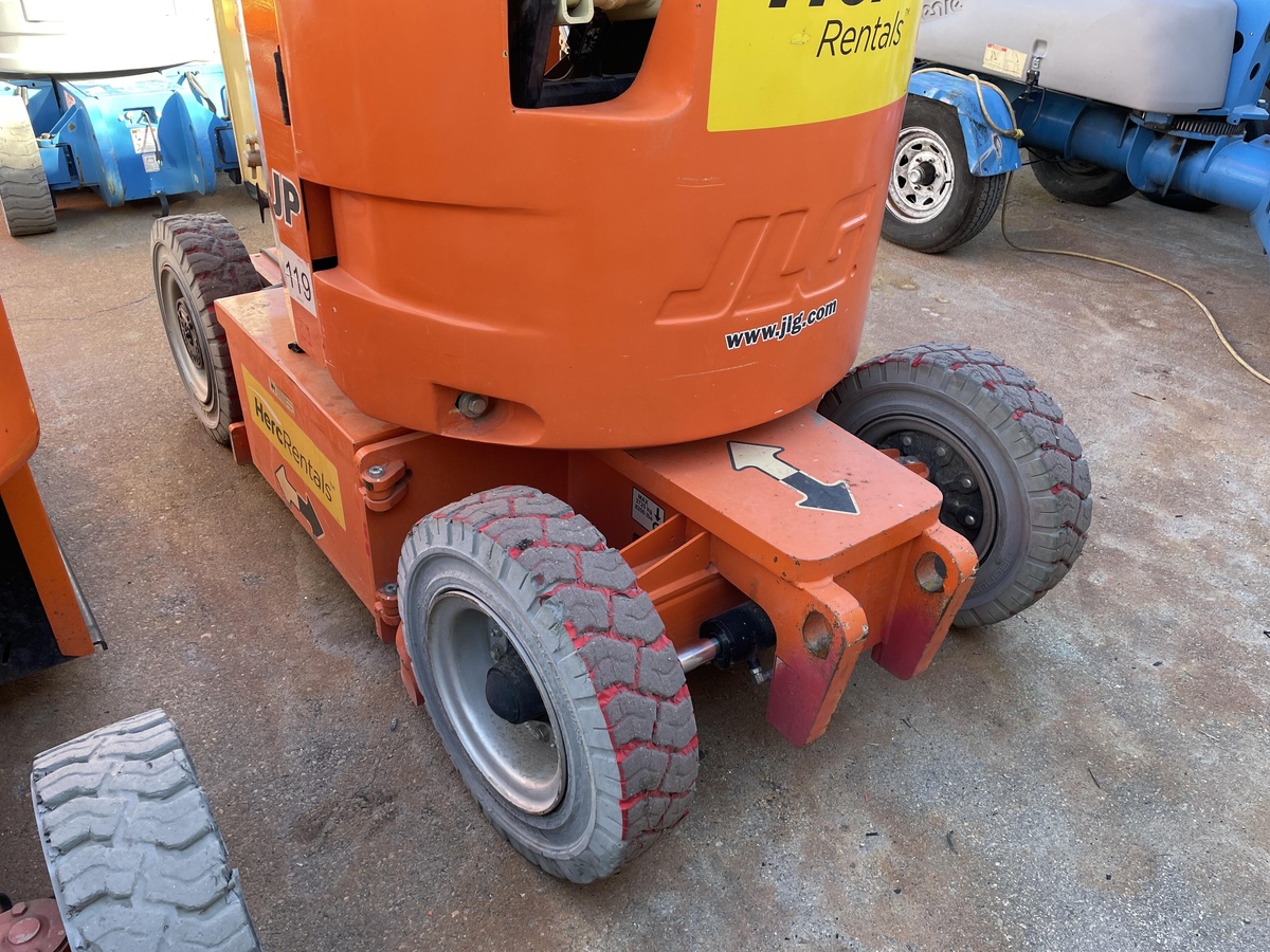 2017 JLG E300AJP-5