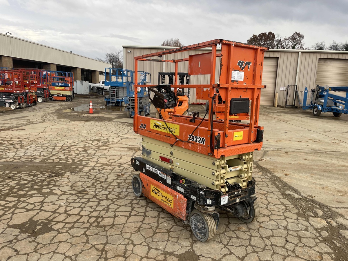 2018 JLG 1932R-3