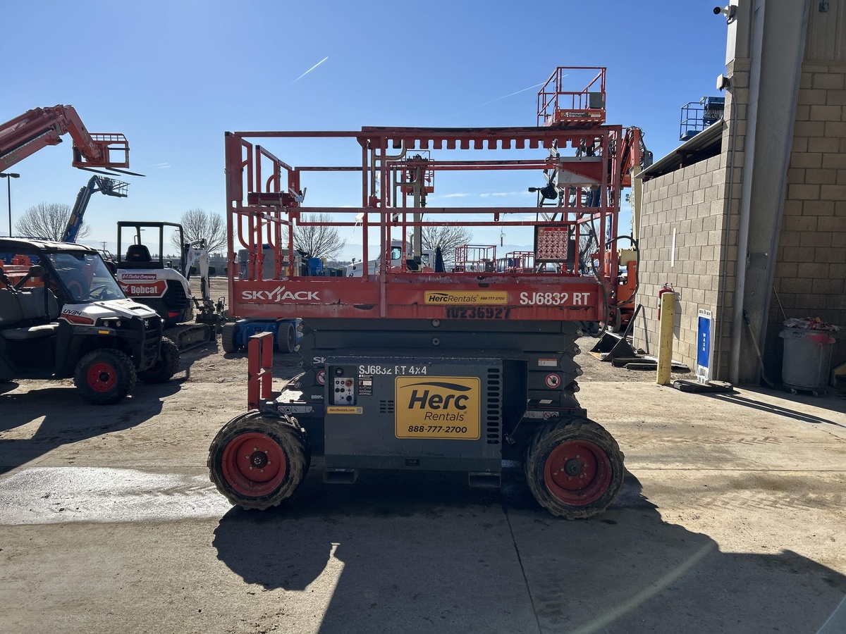 2018 Skyjack SJ-6832RT-14