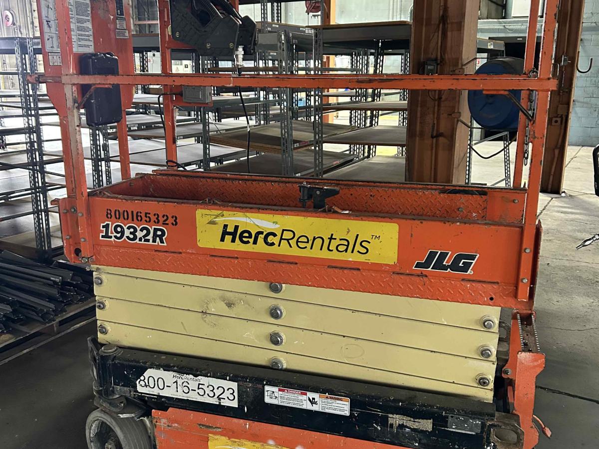 2017 JLG 1932R