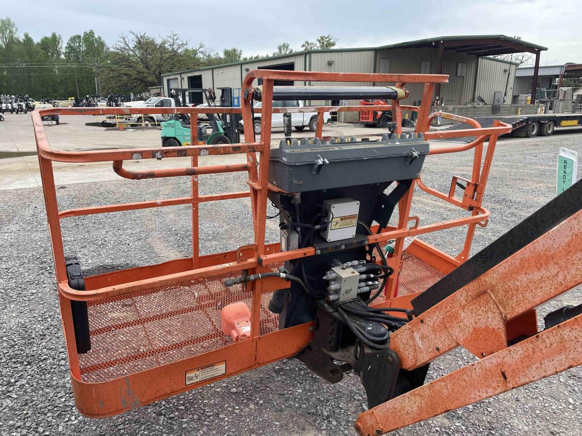 2017 JLG 600AJ