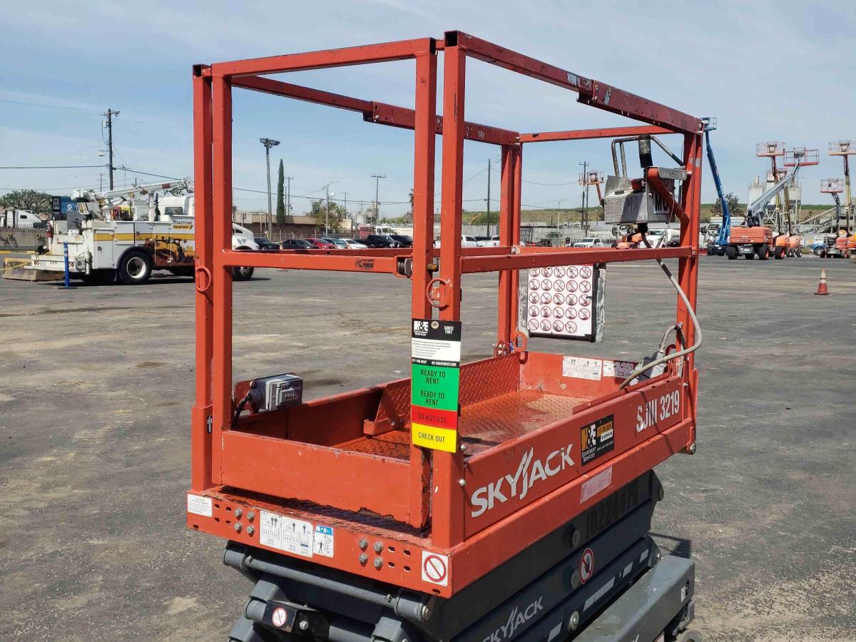 2017 Skyjack SJ3219
