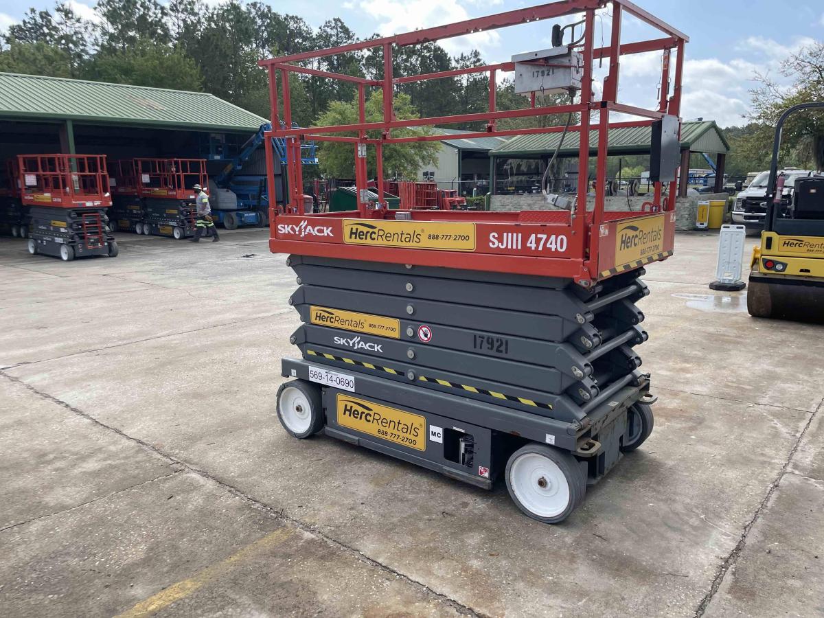 2017 Skyjack SJ4740