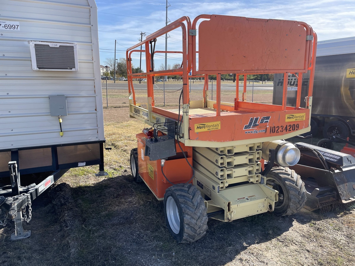 2017 JLG 260MRT-2