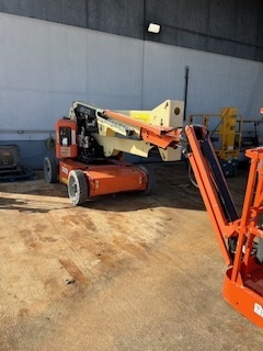 2017 JLG E450AJ