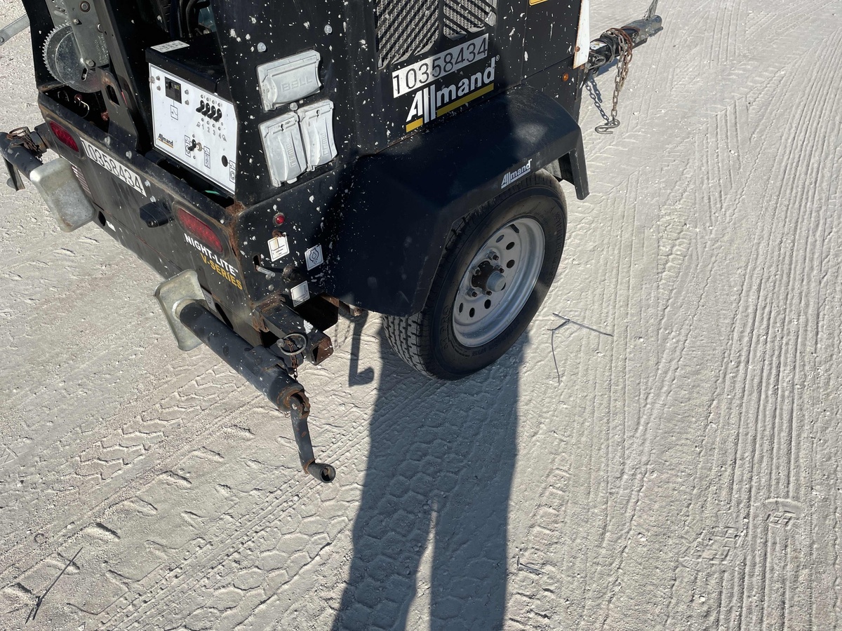 2022 Allmand Night-Lite V-10