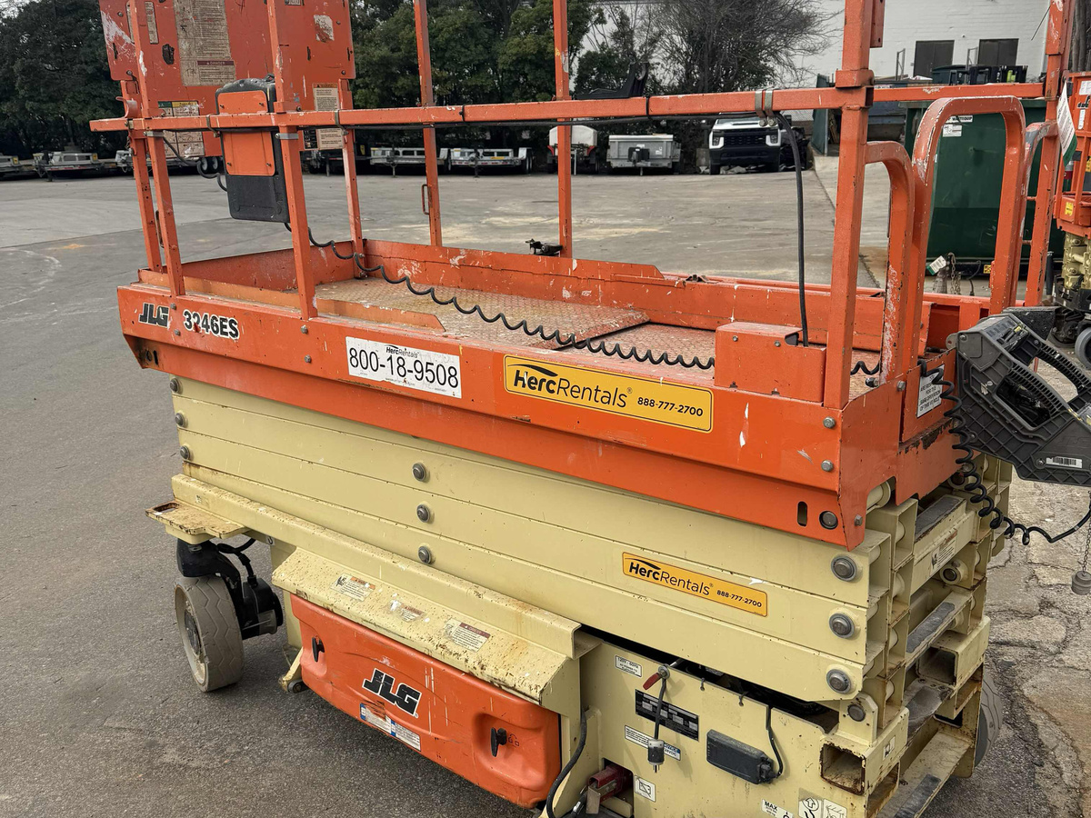 2017 JLG 3246ES-3