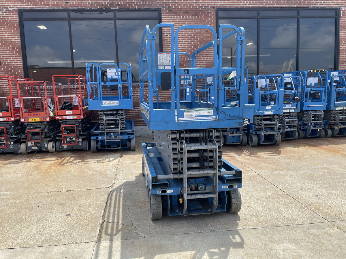 2019 Genie GS-3246 32 ft Electric Scissor Lift - 454 Hours thumbnail 7
