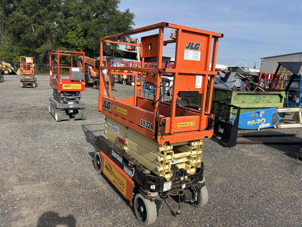 2019 JLG 1932R-2