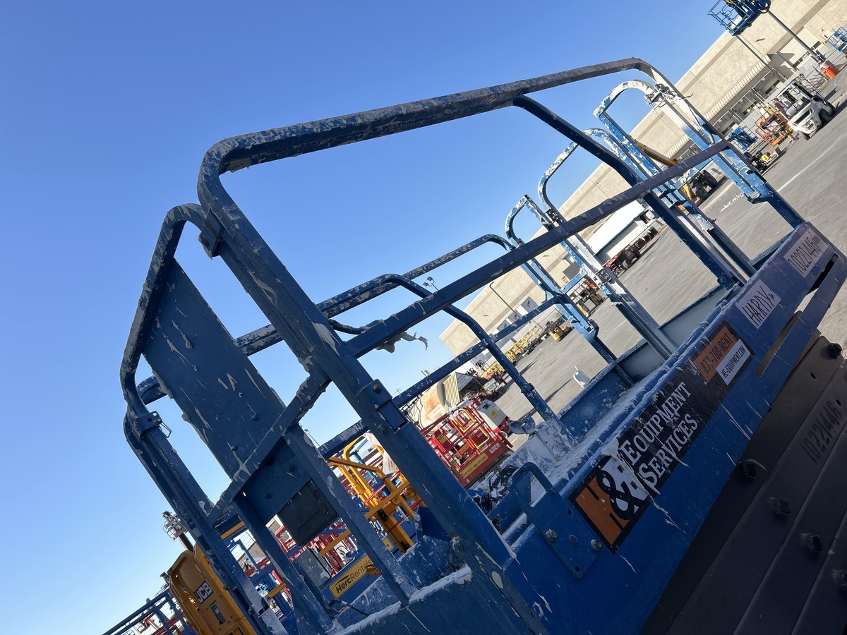 2017 Genie GS-3246-6