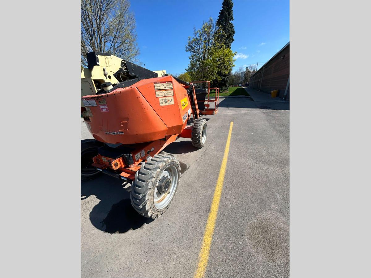 2017 JLG 340AJ-4