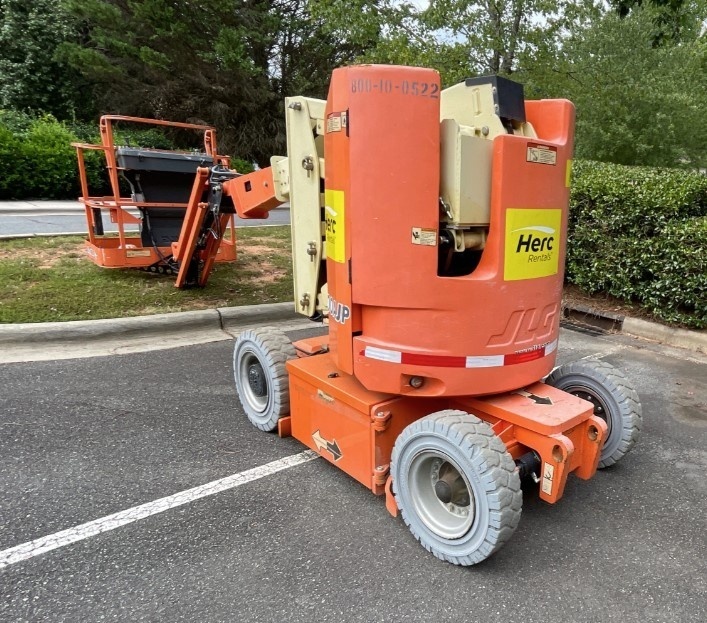 2016 JLG E300AJP-4