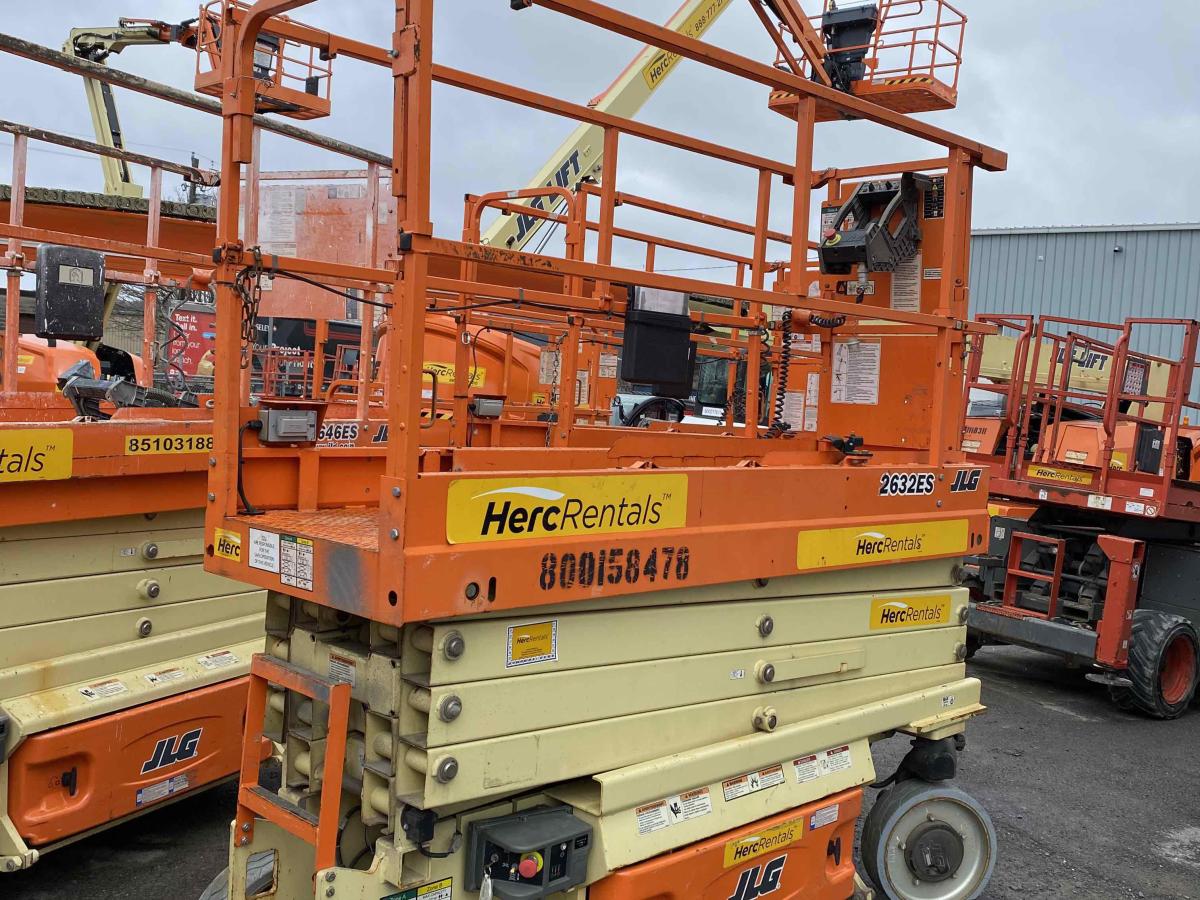 2017 JLG 2632ES