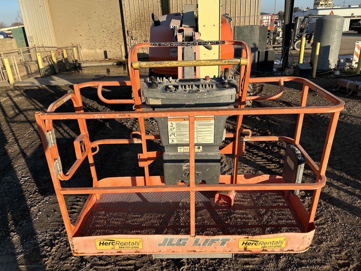 2018 JLG 450AJ-2
