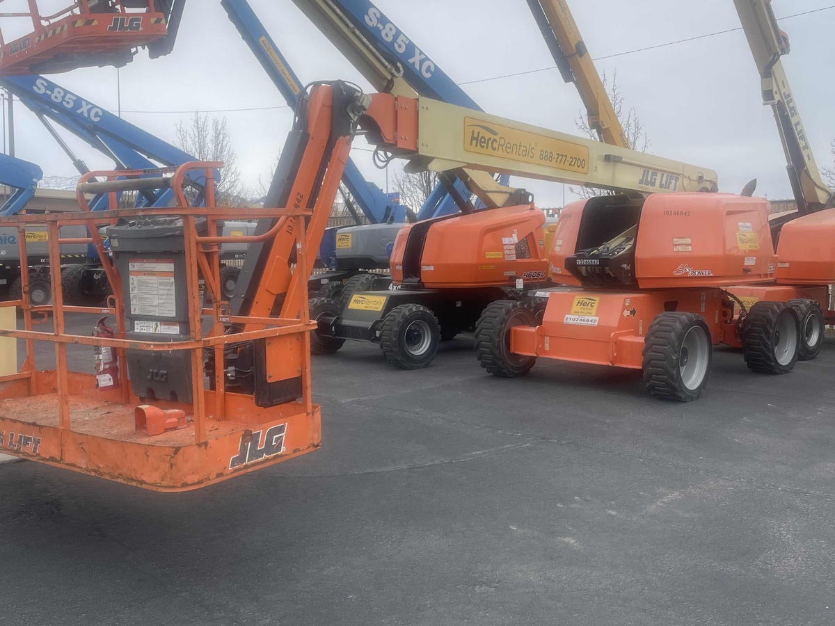2018 JLG 660SJ