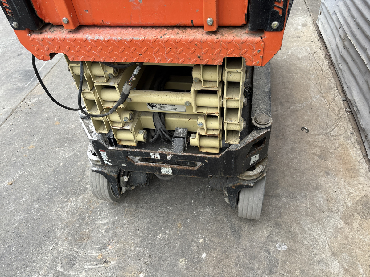 2019 JLG 1932R-5