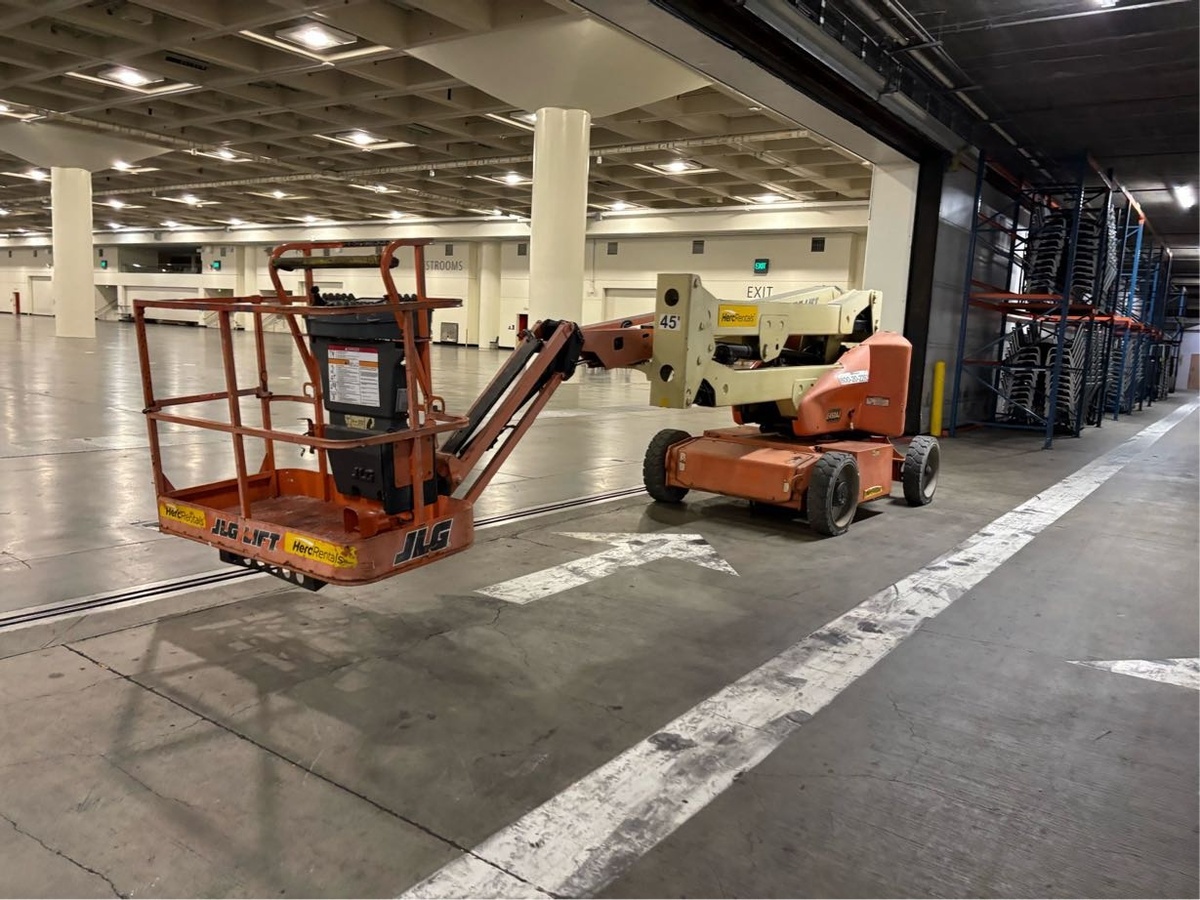 2018 JLG E450AJ-4