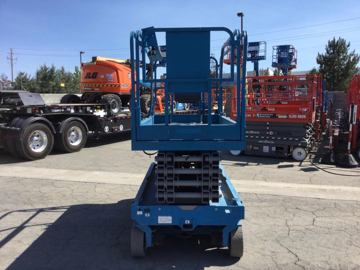 2017 Genie GS-3246