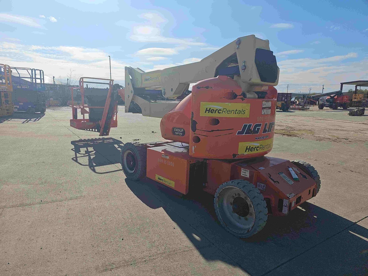 2017 JLG E400AJPN-4