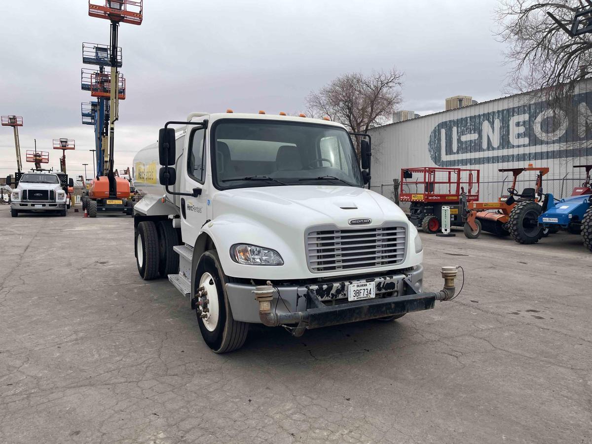 2018 Freightliner M2106